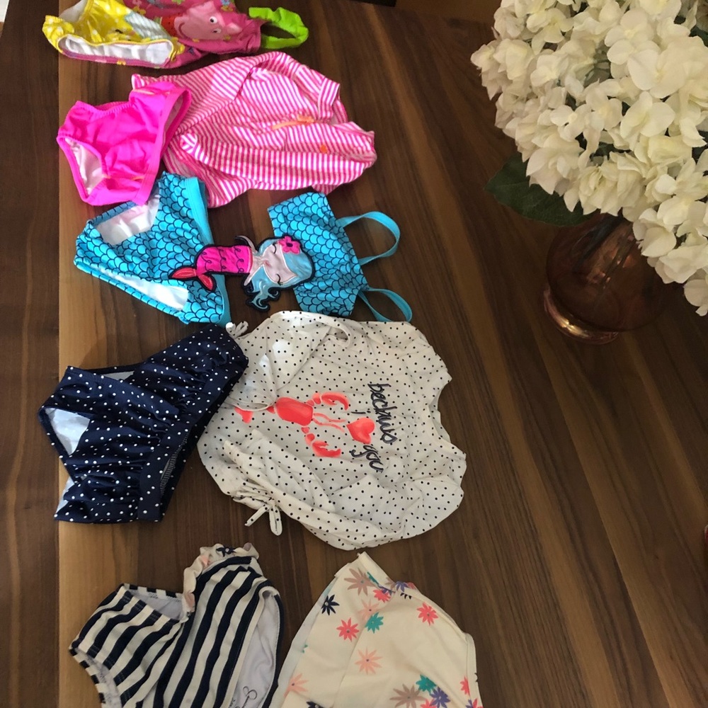 Lots of girls swimsuits 24m/2t